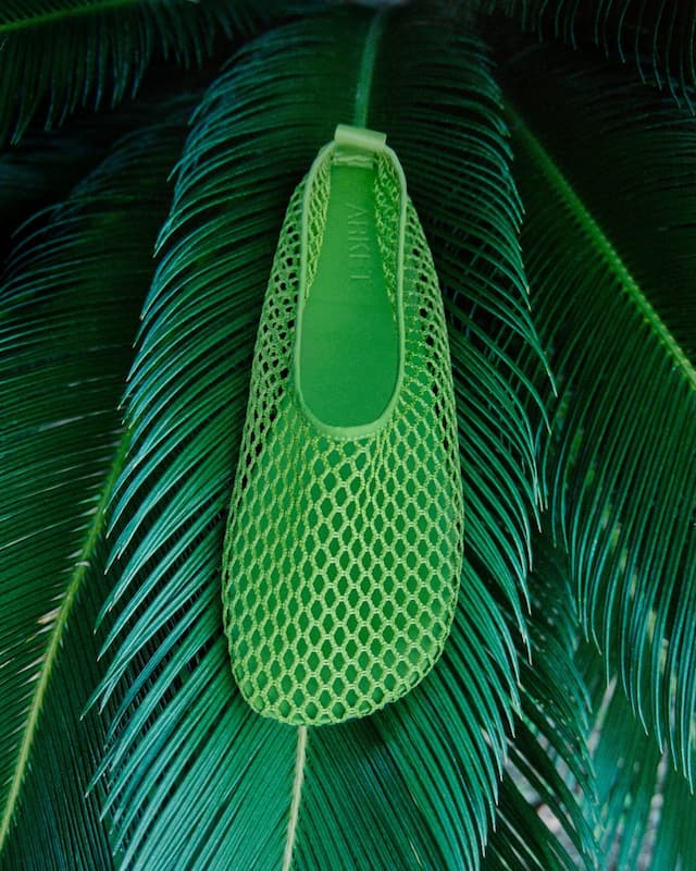 Chaussures plates : les incontournables de l’été 2025