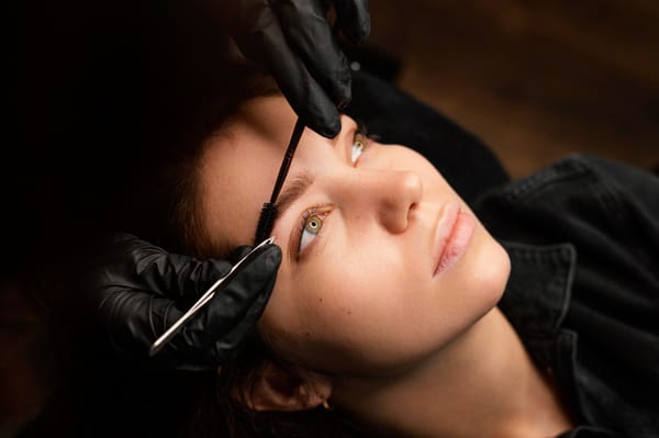 Besançon : une experte du regard pour sublimer vos cils et sourcils